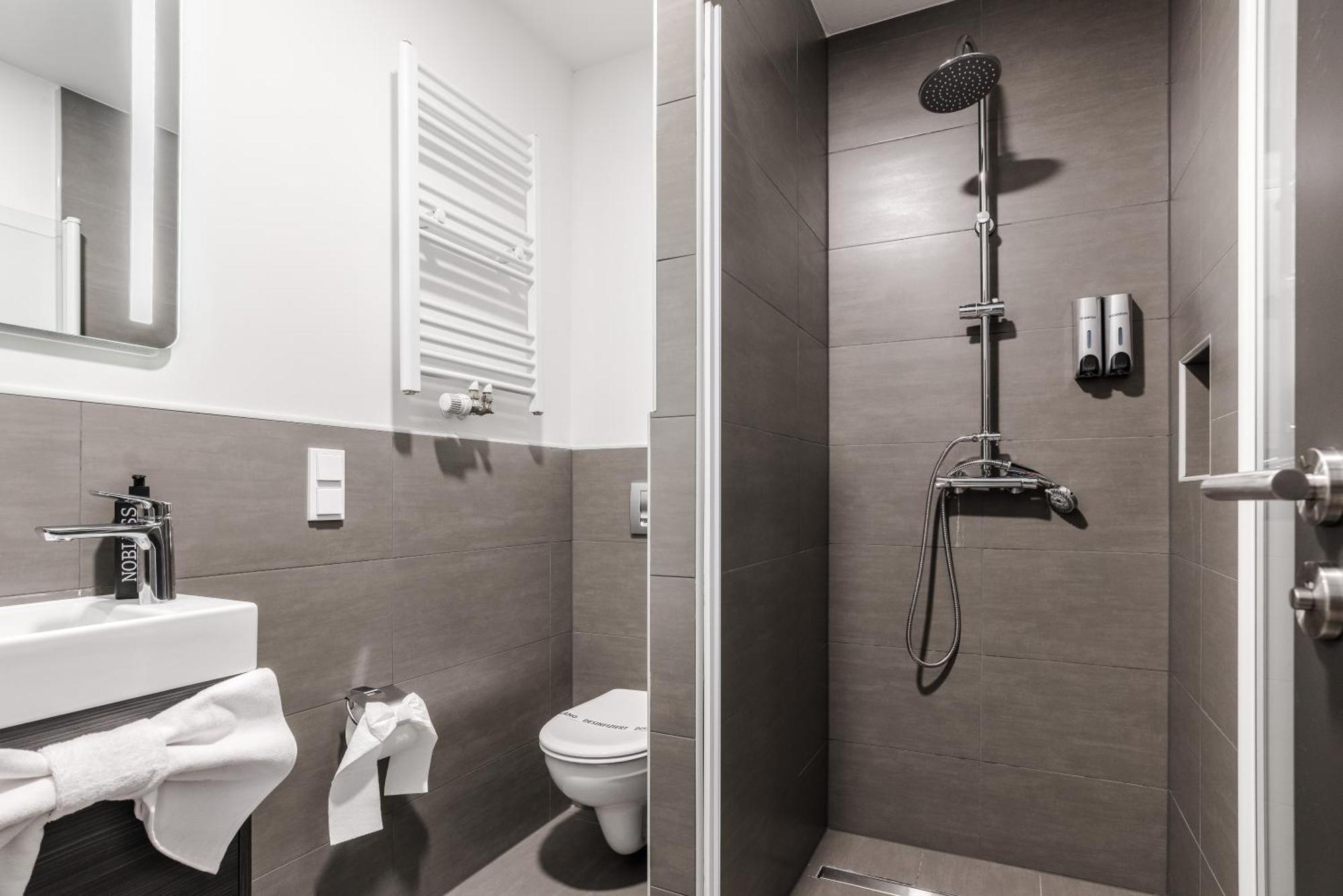 Hotel Montenegro Wormacja Zewnętrze zdjęcie